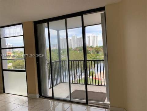 3475 N Country Club Dr 615, Aventura FL - photo 8 of 25