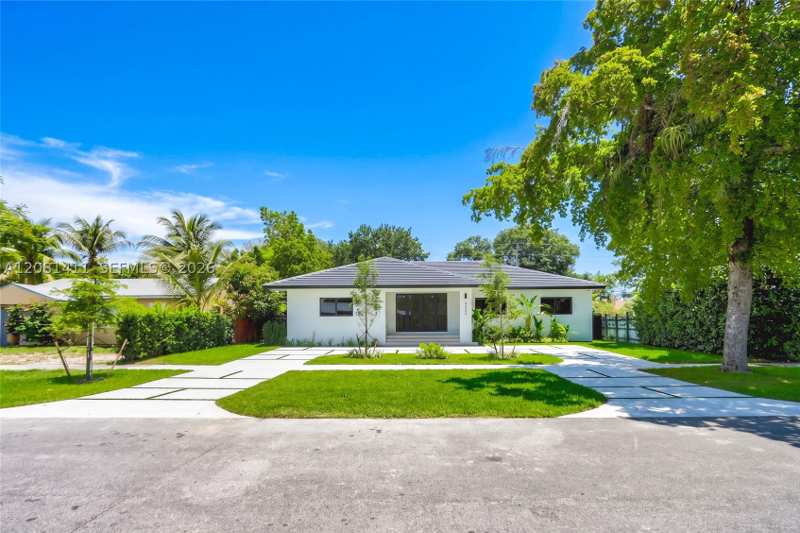 4 bedroom SingleFamilyResidence at 6853 S Waterway Dr, Central Miami Pt 3, Miami — photo 1