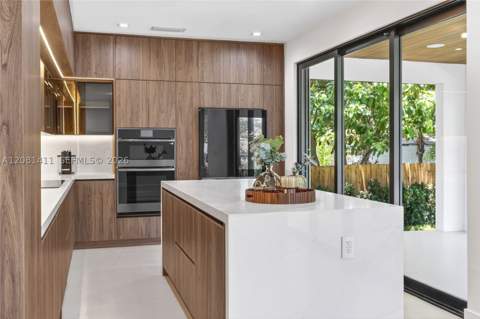 6853 S Waterway Dr, Miami FL - photo 10 of 42