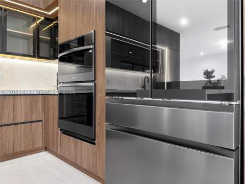 6853 S Waterway Dr, Miami FL - photo 12 of 42