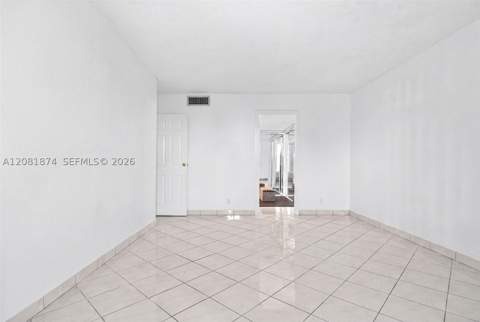 100 Bayview Dr 1428, Sunny Isles Beach FL - photo 11 of 17