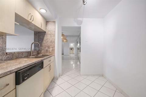 100 Bayview Dr 1428, Sunny Isles Beach FL - photo 6 of 17
