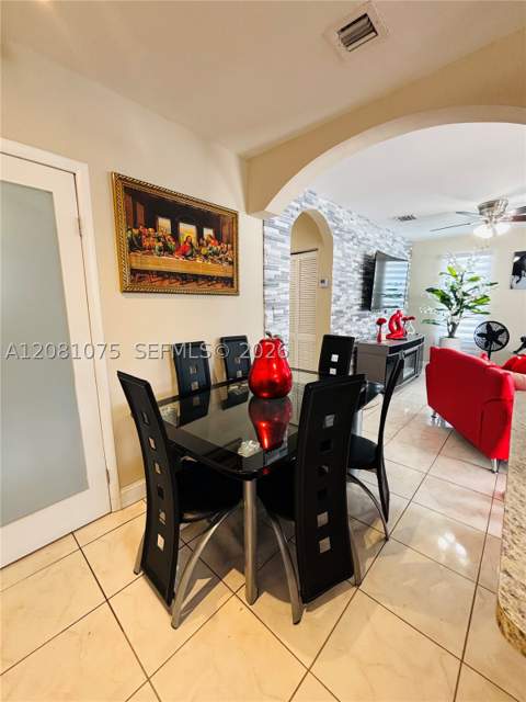 502 NW 7th Ave, Homestead FL - photo 6 of 17