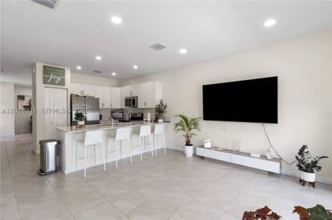11410 W 34th Way, Hialeah FL - photo 11 of 27