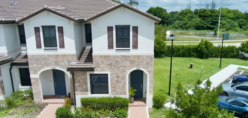 3 bedroom Villa at 11410 W 34th Way, Aquabella North, Hialeah — photo 2