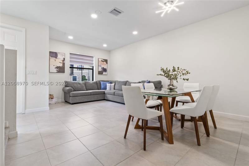 3 bedroom Villa at 11410 W 34th Way, Aquabella North, Hialeah — photo 4