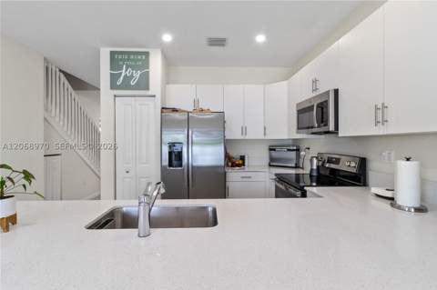 11410 W 34th Way, Hialeah FL - photo 8 of 27