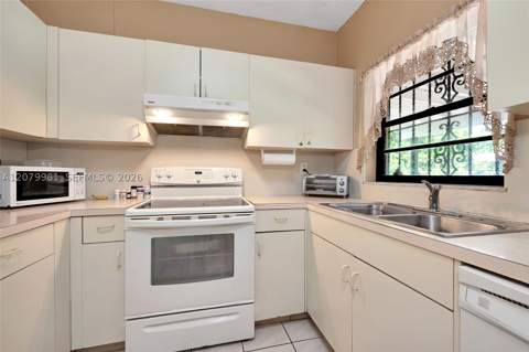4051 NW 5th St, Miami FL - photo 14 of 38