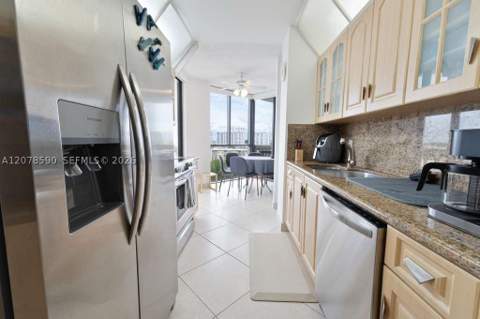 1000 W Island Blvd 1010, Aventura FL - photo 10 of 73