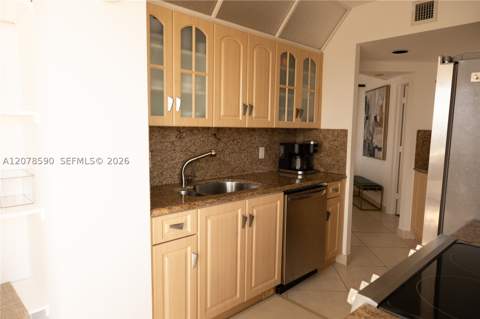 1000 W Island Blvd 1010, Aventura FL - photo 11 of 73