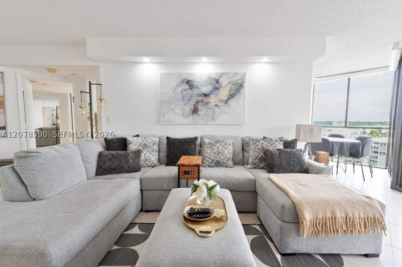 2 bedroom Condominium at 1000 W Island Blvd 1010, 1000 Isl Blvd Williams Is, Aventura — photo 2