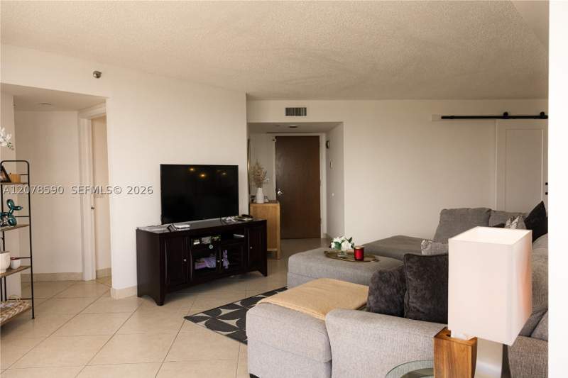 2 bedroom Condominium at 1000 W Island Blvd 1010, 1000 Isl Blvd Williams Is, Aventura — photo 3