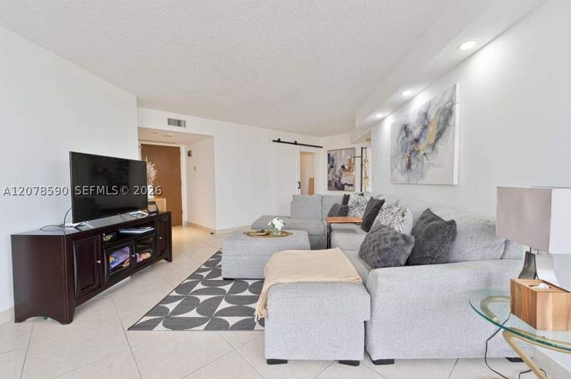2 bedroom Condominium at 1000 W Island Blvd 1010, 1000 Isl Blvd Williams Is, Aventura — photo 4