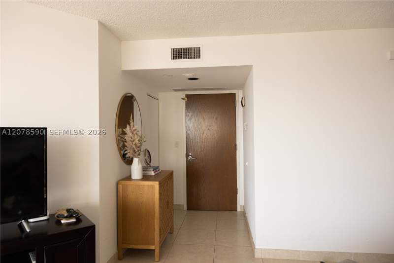 2 bedroom Condominium at 1000 W Island Blvd 1010, 1000 Isl Blvd Williams Is, Aventura — photo 5