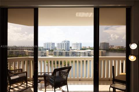 1000 W Island Blvd 1010, Aventura FL - photo 7 of 73