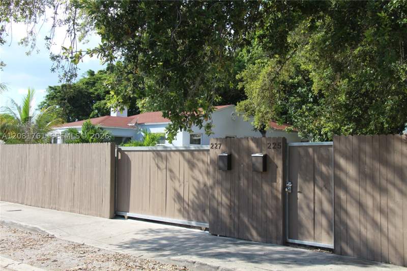 5 bedroom SingleFamilyResidence at 225 NW 59th St, College Park Addn, Miami — photo 2