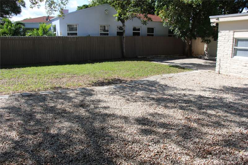 5 bedroom SingleFamilyResidence at 225 NW 59th St, College Park Addn, Miami — photo 4