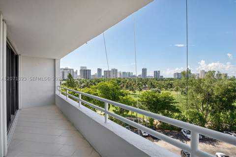 20355 NE 34th Ct 724, Aventura FL - photo 14 of 35