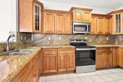 14720 SW 141st Ter, Miami FL - photo 11 of 44