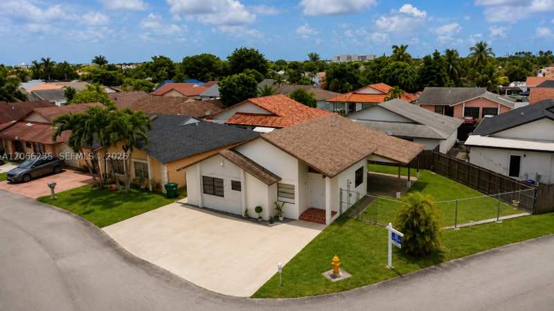 3 bedroom SingleFamilyResidence at 764 SW 99th Ct Cir, Les Chalets II, Miami — photo 1