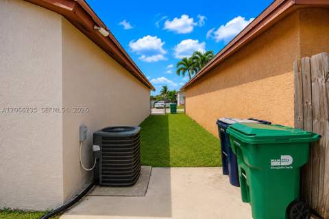 764 SW 99th Ct Cir, Miami FL - photo 13 of 32
