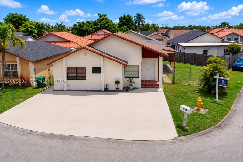 3 bedroom SingleFamilyResidence at 764 SW 99th Ct Cir, Les Chalets II, Miami — photo 3