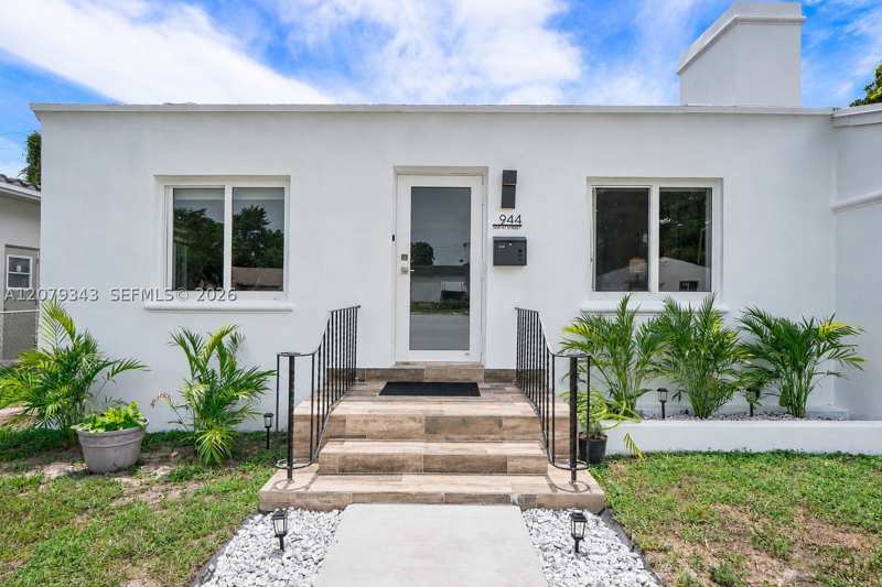 3 bedroom SingleFamilyResidence at 944 NW 47th St, Bay Vista Park Amd Pl, Miami — photo 1