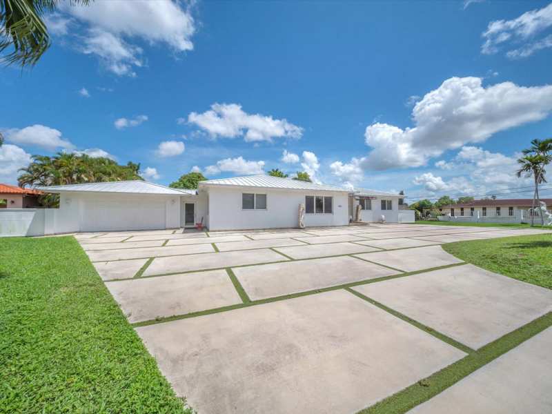 5 bedroom SingleFamilyResidence at 2951 SW 139th Avenue, J G Heads Farms, Miami — photo 1
