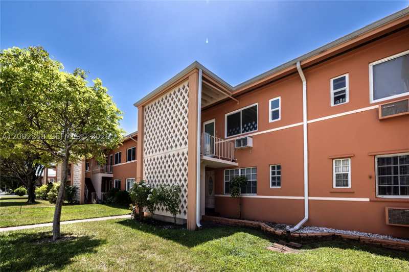 1 bedroom Condominium at 3550 SW 9th Ter 8B, Coral Gardens Condo Bldg, Miami — photo 1