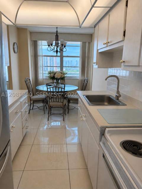250 174th St 1420, Sunny Isles Beach FL - photo 24 of 32