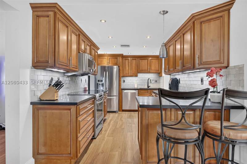 4 bedroom SingleFamilyResidence at 18211 SW 95th Ct, Franjo Park Sec 2, Palmetto Bay — photo 5