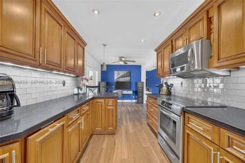 18211 SW 95th Ct, Palmetto Bay FL - photo 6 of 48