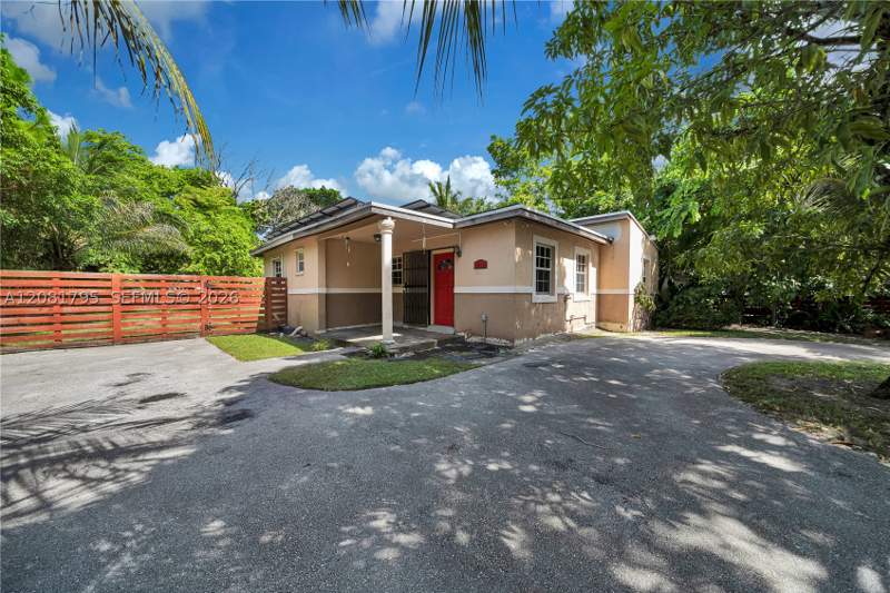 3 bedroom SingleFamilyResidence at 6401 SW 63rd Ct, Cocoplum Terrace Addn Par, South Miami — photo 2