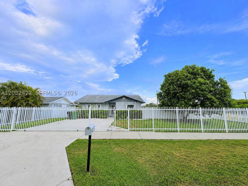 4 bedroom SingleFamilyResidence at 18155 SW 105th Ave, West Perrine Sub, Miami — photo 2