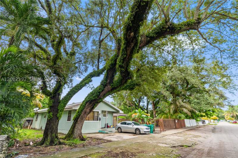 3 bedroom SingleFamilyResidence at 1885 NW 113th Ter, Queens Park, Miami — photo 4