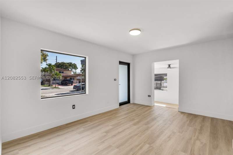 3 bedroom SingleFamilyResidence at 739 W 30th St, 2nd Rev Pl Of Industrial, Hialeah — photo 5