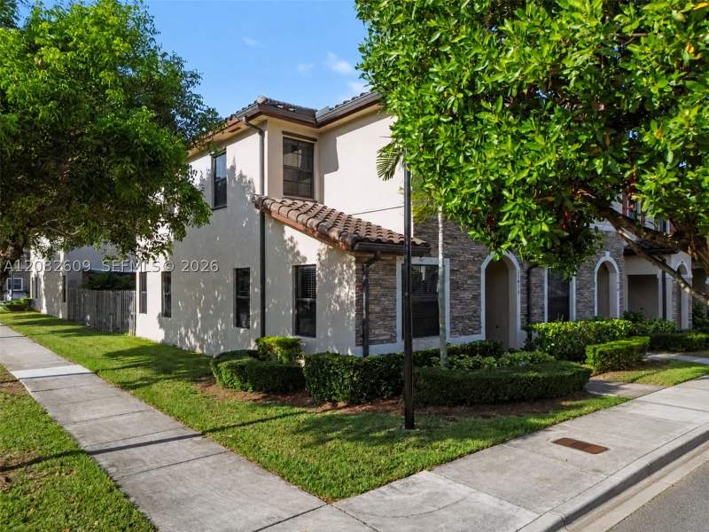3 bedroom Townhouse at 11416 SW 248th Ter, Coco Palm Estates, Homestead — photo 2