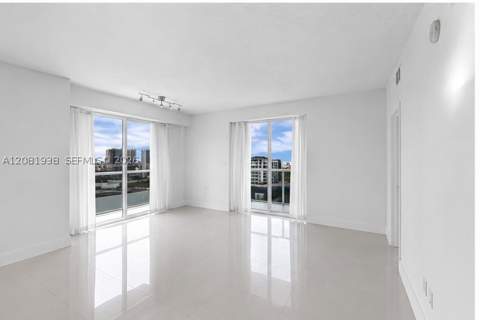 1900 N Bayshore Dr 2111, Miami FL - photo 9 of 43