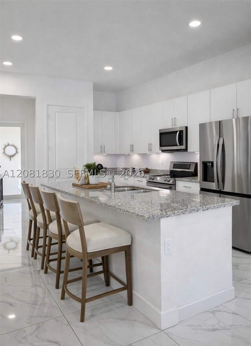 5 bedroom SingleFamilyResidence at 22255 SW 132nd Ave SW 132 Ave, Triangle Oaks, Miami — photo 4
