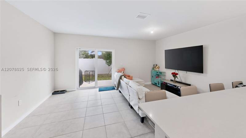 3 bedroom Townhouse at 389 NW 10th Ct, Costa Blanca Villas, Florida City — photo 4