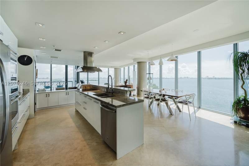 2 bedroom Condominium at 601 NE 36th St 1412, Blue Condo, Miami — photo 2
