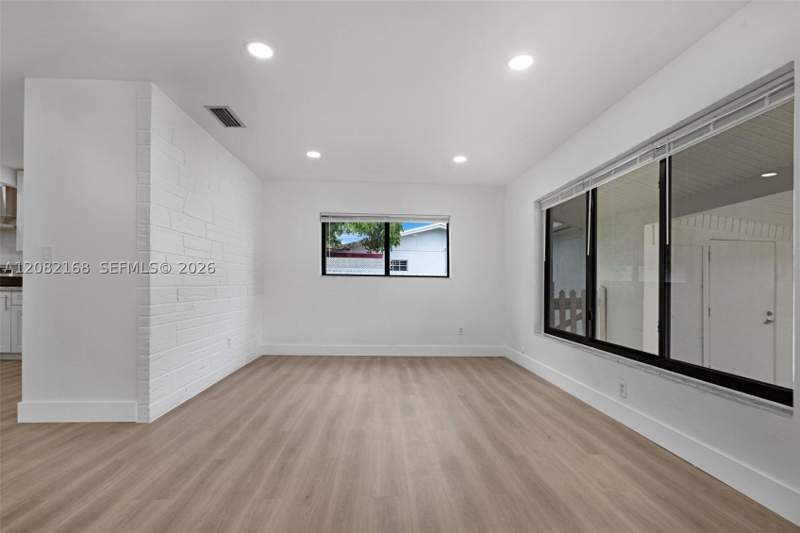 4 bedroom SingleFamilyResidence at 12010 SW 177th Ter, So Miami Heights Manor, Miami — photo 5