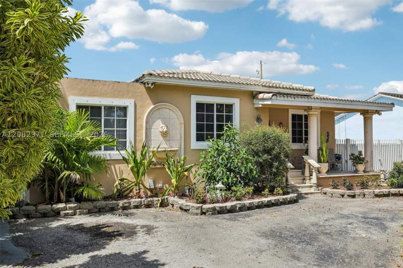 3 bedroom SingleFamilyResidence at 6531 SW 20th St, Ivywild, West Miami — photo 2