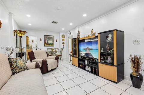 6531 SW 20th St, West Miami FL - photo 7 of 49