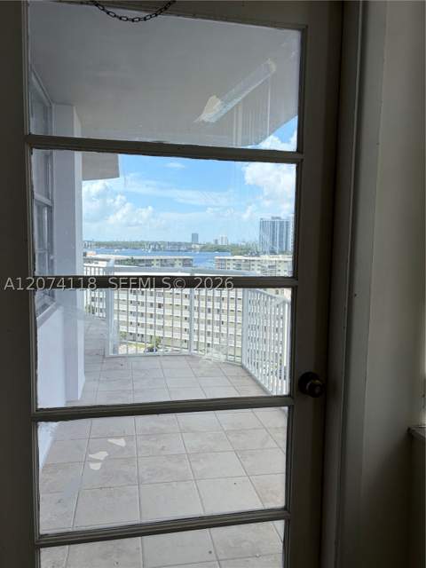 18011 Biscayne Blvd 905, Aventura FL - photo 9 of 40
