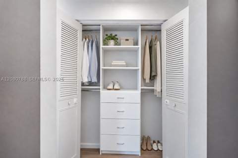 1775 Washington Ave 6E, Miami Beach FL - photo 9 of 34