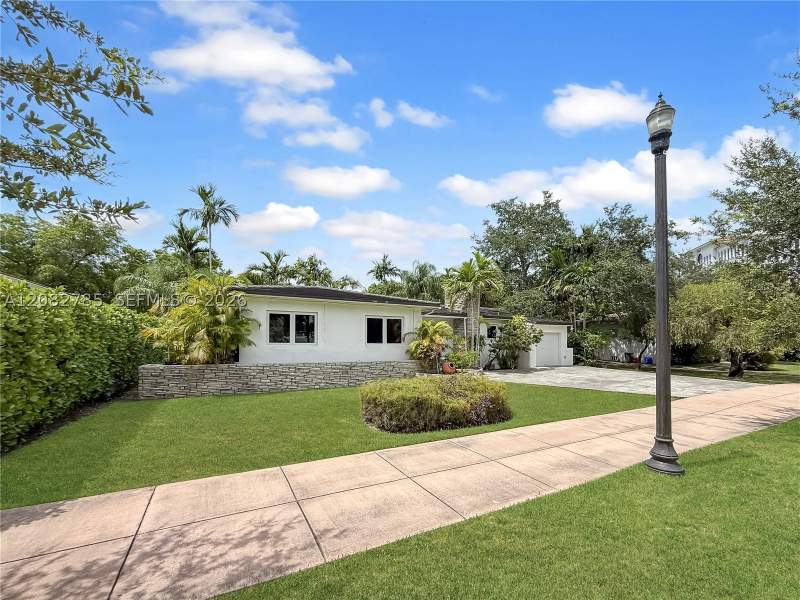3 bedroom SingleFamilyResidence at 3128 Coconut Grove Dr, Coral Gables Crafts Sec, Coral Gables — photo 4