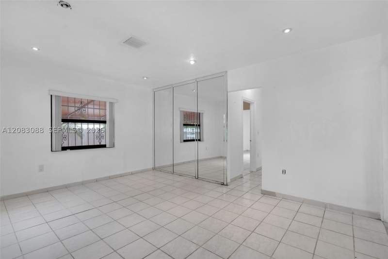 5 bedroom SingleFamilyResidence at 615 SW 62nd Ct, Fairlawn, Miami — photo 4