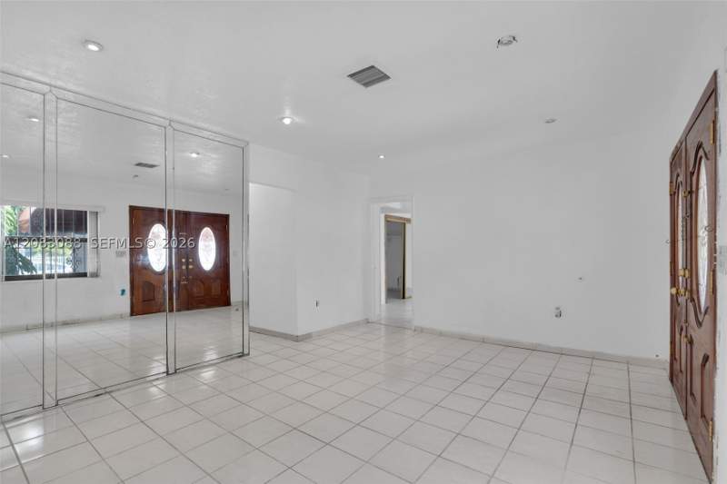 5 bedroom SingleFamilyResidence at 615 SW 62nd Ct, Fairlawn, Miami — photo 5