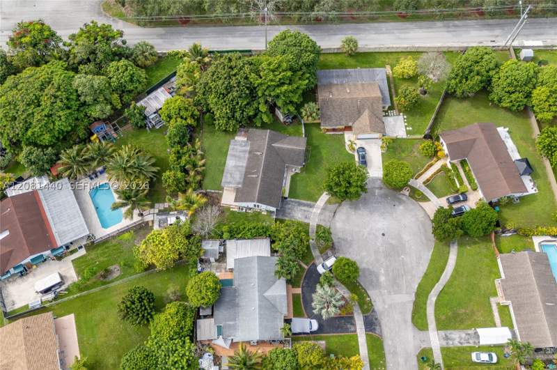 4 bedroom SingleFamilyResidence at 7159 SW 148th Pl, Westwind Lakes Sec 1, Miami — photo 5